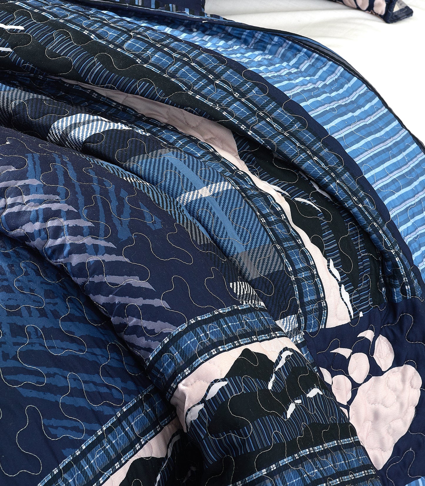 Virah Bella - Offspring - Lightweight Reversible Quilt Set with Decorative Pillow Shams