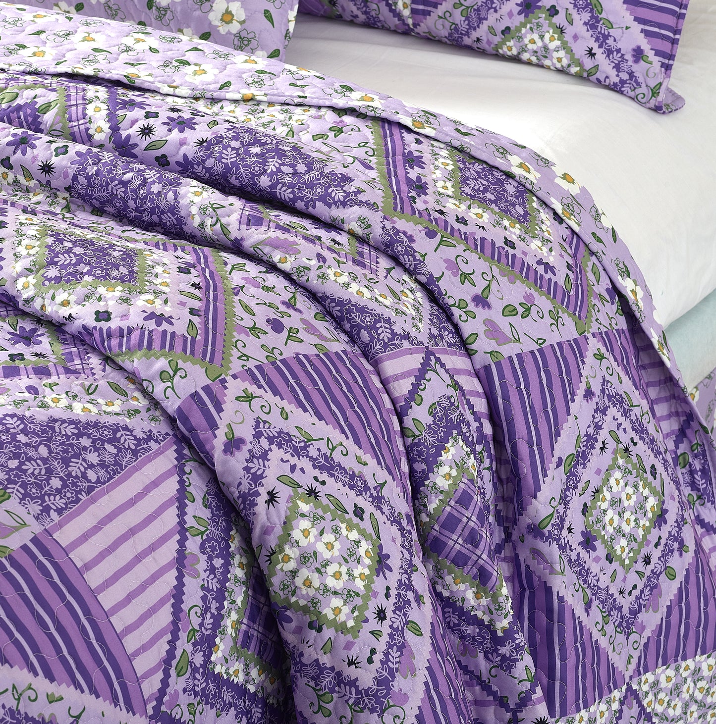 Virah Bella - Lavender Fields - Lightweight Reversible Quilt Set with Decorative Pillow Shams