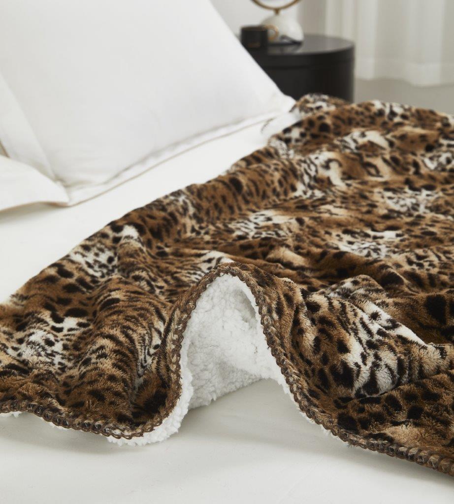 Regal Comfort - Savannah Cat - Faux Fur Plush Throw Blanket 50"x70"