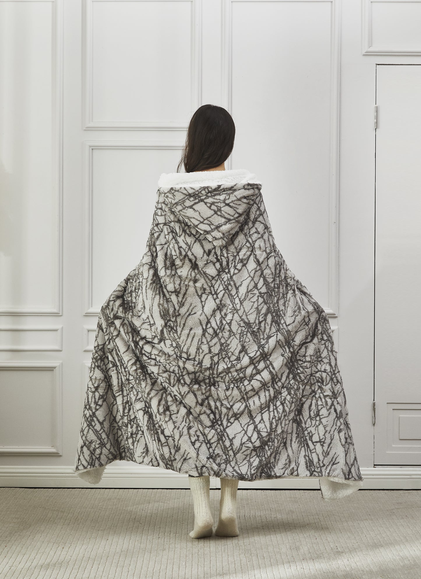 Regal Comfort - Winter Marble - Faux Fur Wearable Throw