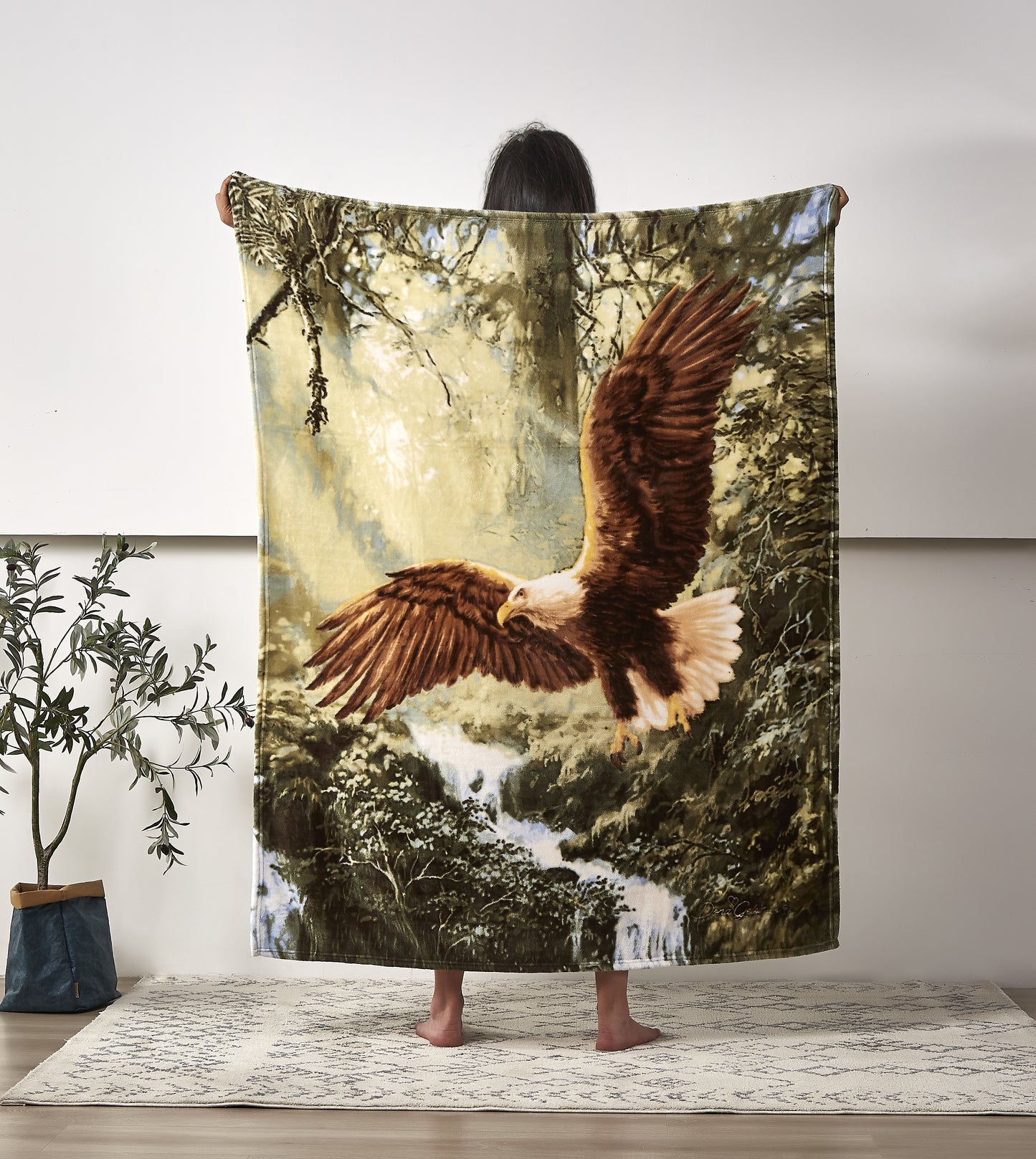 Regal Comfort - Eagle's Flight - Plush Decorative Throw Blanket 50"x60"