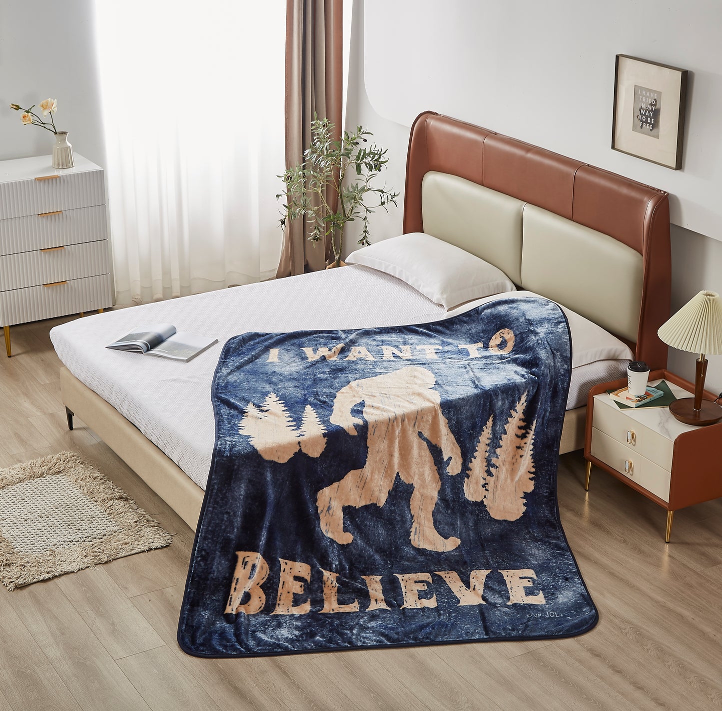 Regal Comfort - Sasquatch (I Want to Believe) - Plush Decorative Throw Blanket 60"x80"